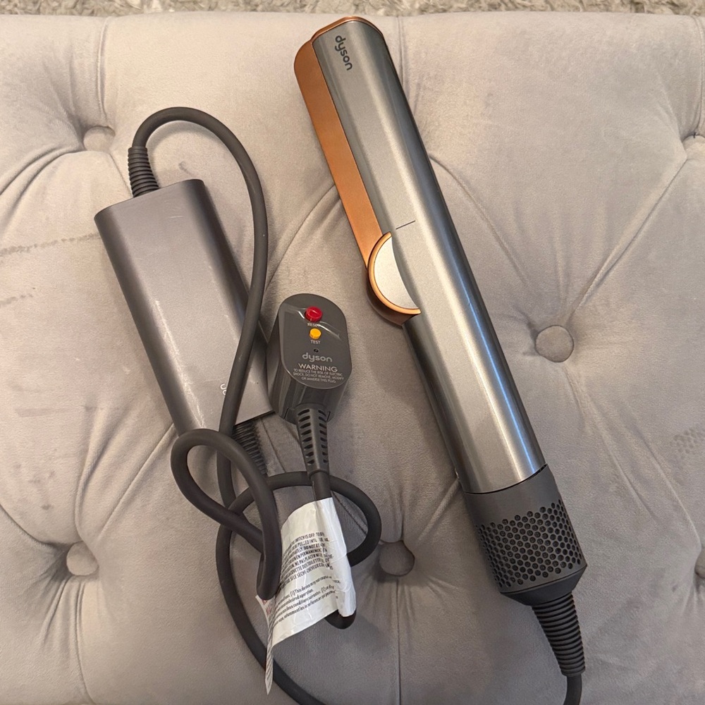 Dyson Airstrait